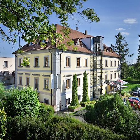 Maxmilian Lifestyle Resort Loučeň 외부 사진